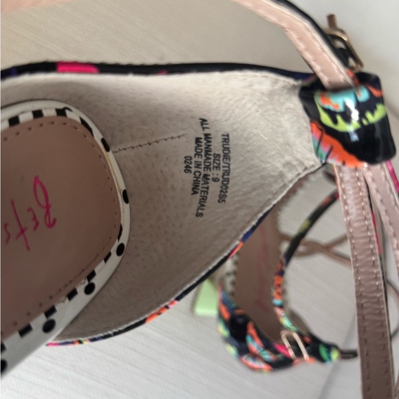 Betsey Johnson Black and White Polka Dot Heels with Butterfly Accents - Picture 4 of 4